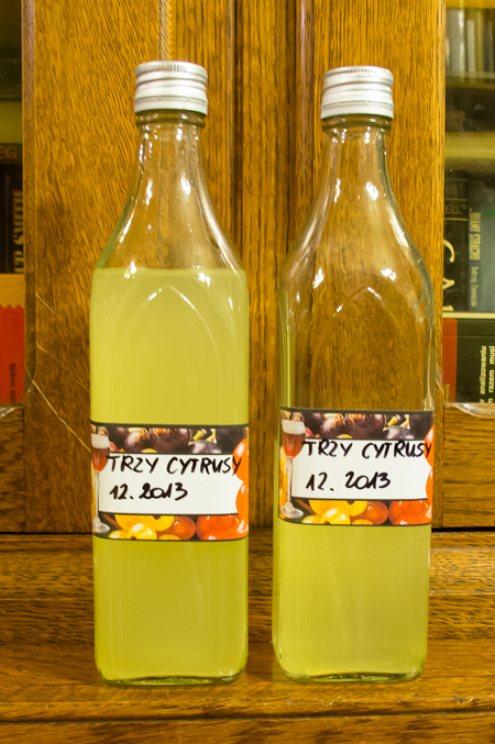 Trzy cytrusy w butelkach (fot. własna)