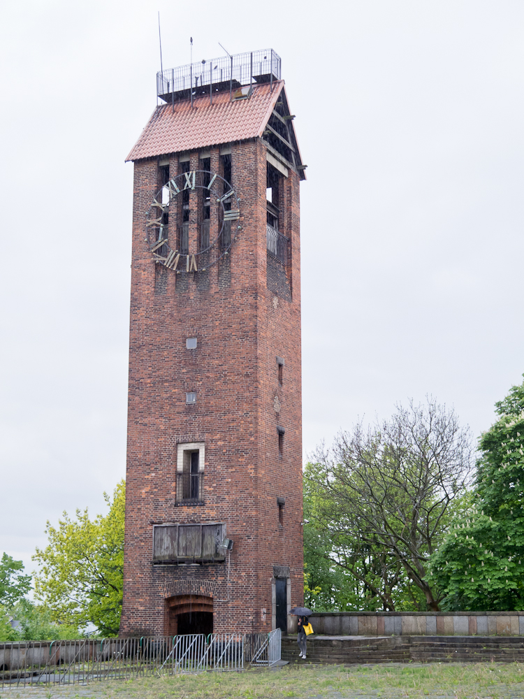 Wieża zegarowa od strony tarasu